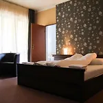 Отель Korona